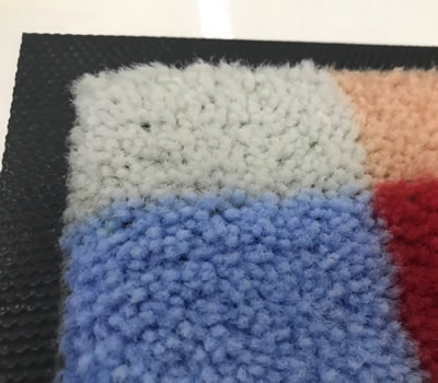 マットの表面を拡大した写真